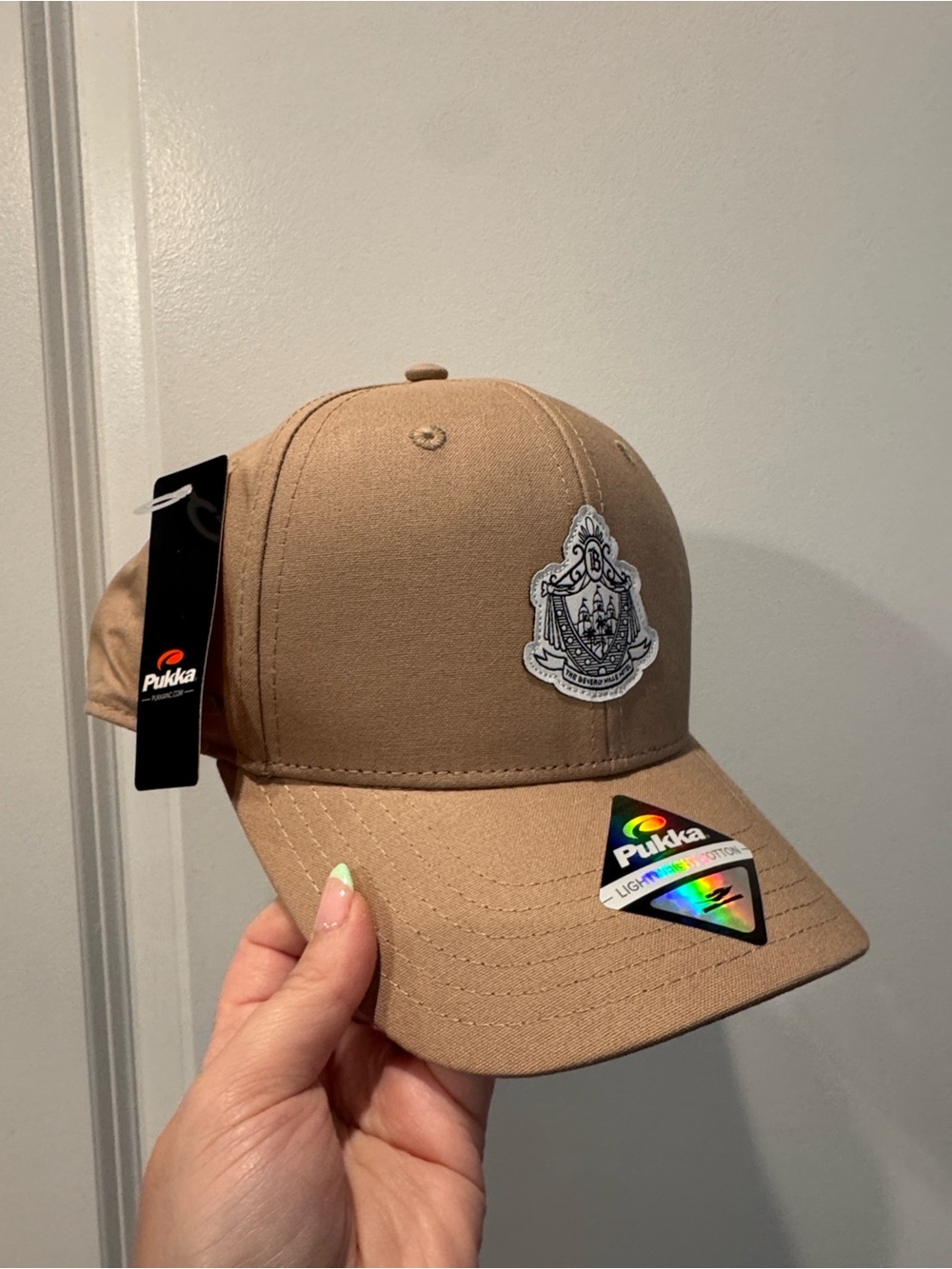 NWT! The Beverly Hills Hotel Crest Puka lightweight cotton tan baseball cap - Picture 2 of 10